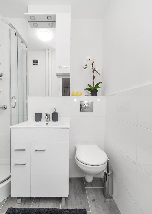 Central Apartments Grzybowska Varşova Dış mekan fotoğraf