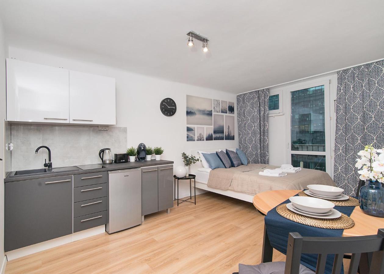 Central Apartments Grzybowska Varşova Dış mekan fotoğraf