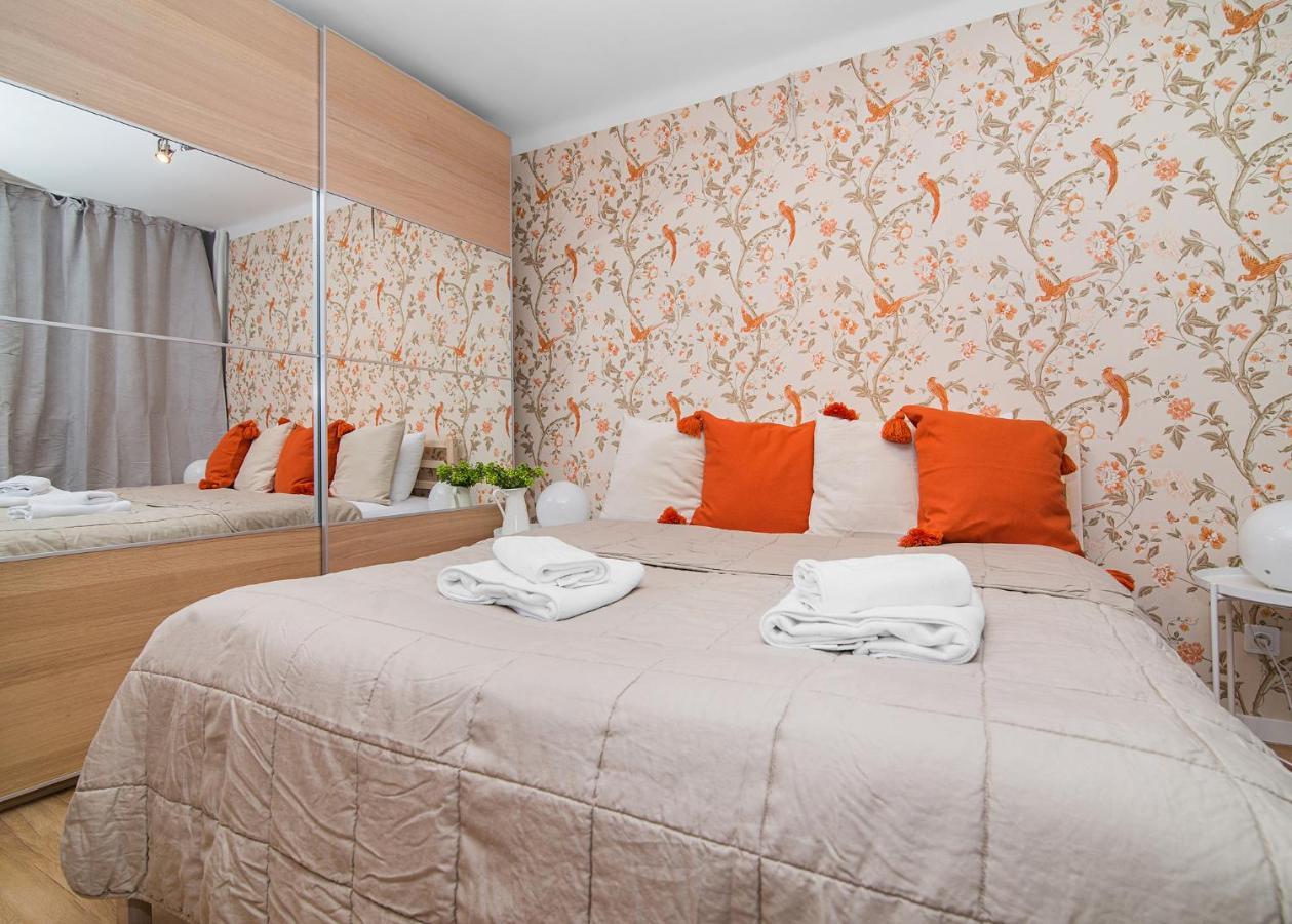 Central Apartments Grzybowska Varşova Dış mekan fotoğraf